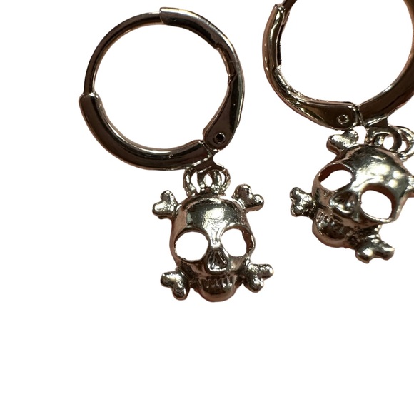 4/$20!!! Small Silver Skull and Crossbones Drop Earrings - Picture 2 of 4